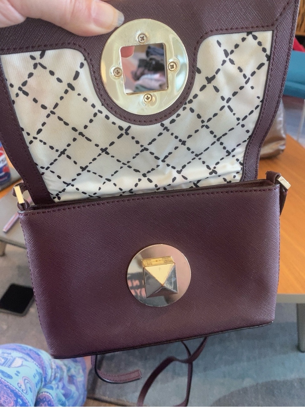 kate spade plum crossbody bag with gold turnlock - Picture 2 of 5
